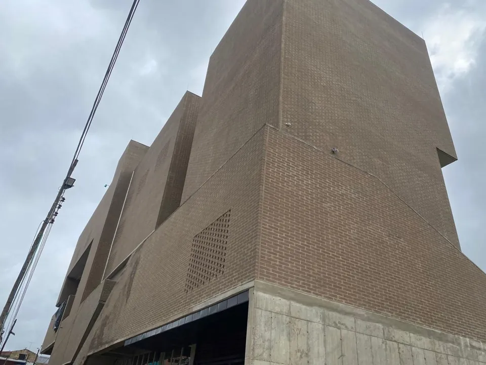 Fachada de la sede del SENA en el Bronx, identificada en la carpeta aportada